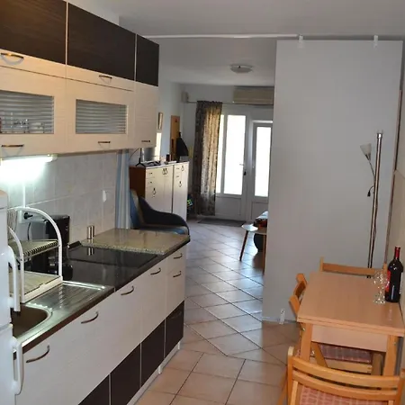 아파트 Ferienwohnung Fur 4 Personen Ca 45 Qm In Srima, Dalmatien Norddalmatien *